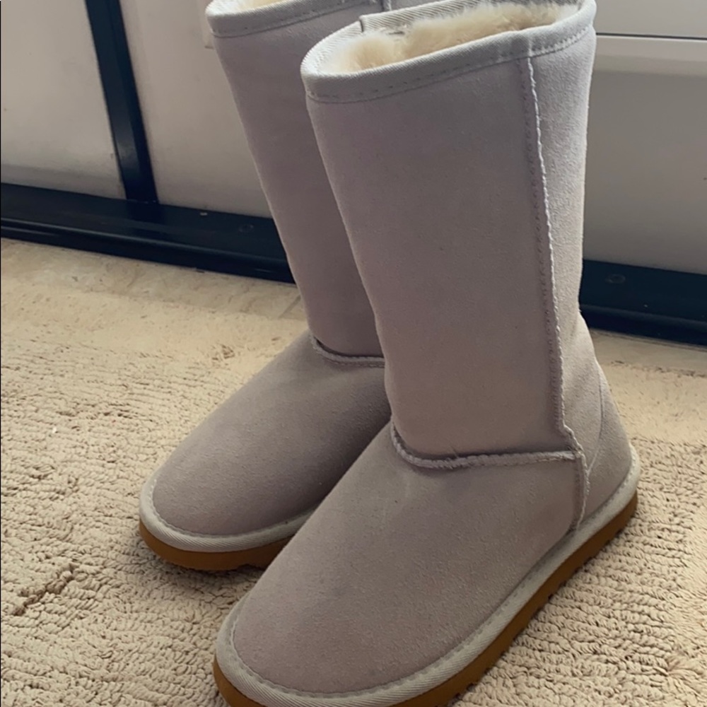 nwot Ugg boots NEVER WORN